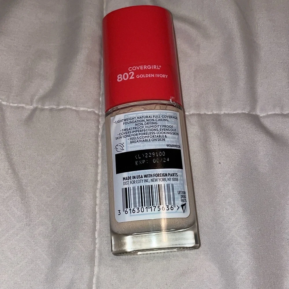 COVERGIRL Outlast Foundation bundle